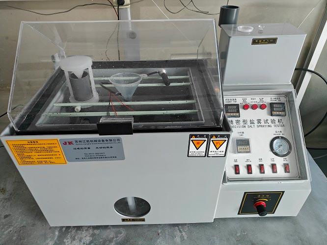Salt spraying tester
